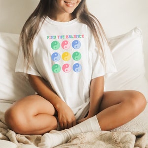 Find the Peace shirt, find balance shirt, yingyang shirt, trendy shirt, balance shirt, oversize shirt, trendy oversize shirt,