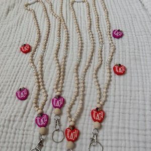 Pearly Apple Lanyard // cordón de maestro, manzana de maestro, cordón de madera