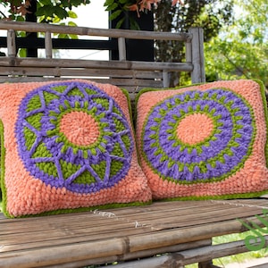 2 Mandala häkeln Samtkissen, handgemachte dekorative Kissen, Weihnachtsgeschenk für ihr neues Zuhause von Jungle Poets