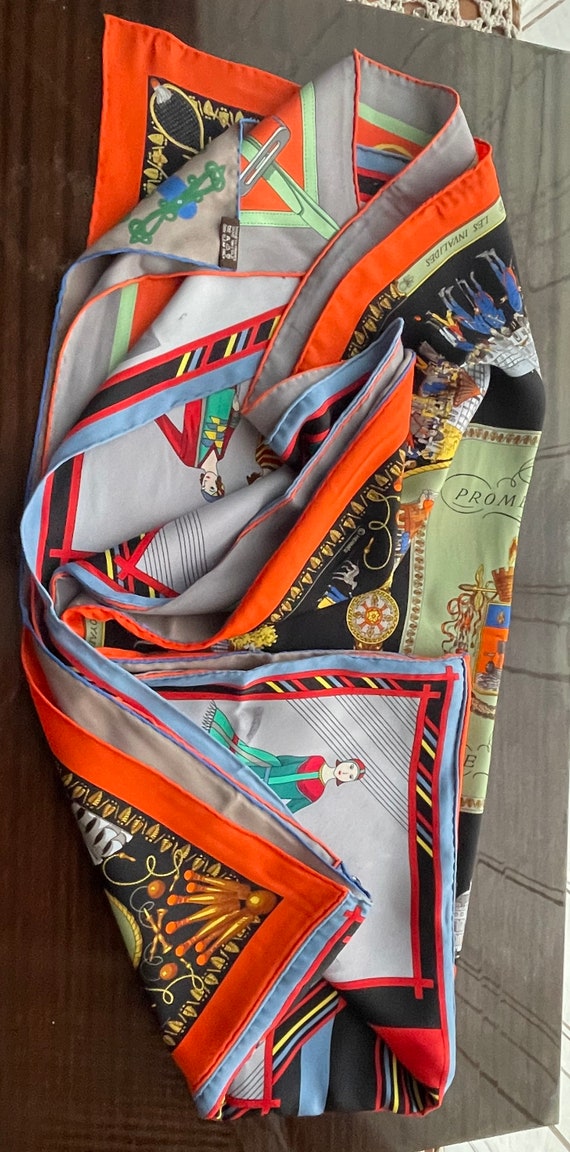 HERMES SCARF　100%SILK　MADE IN FRANC HERMES Paris vintage Rare scarf 100% Silk multi-coloured