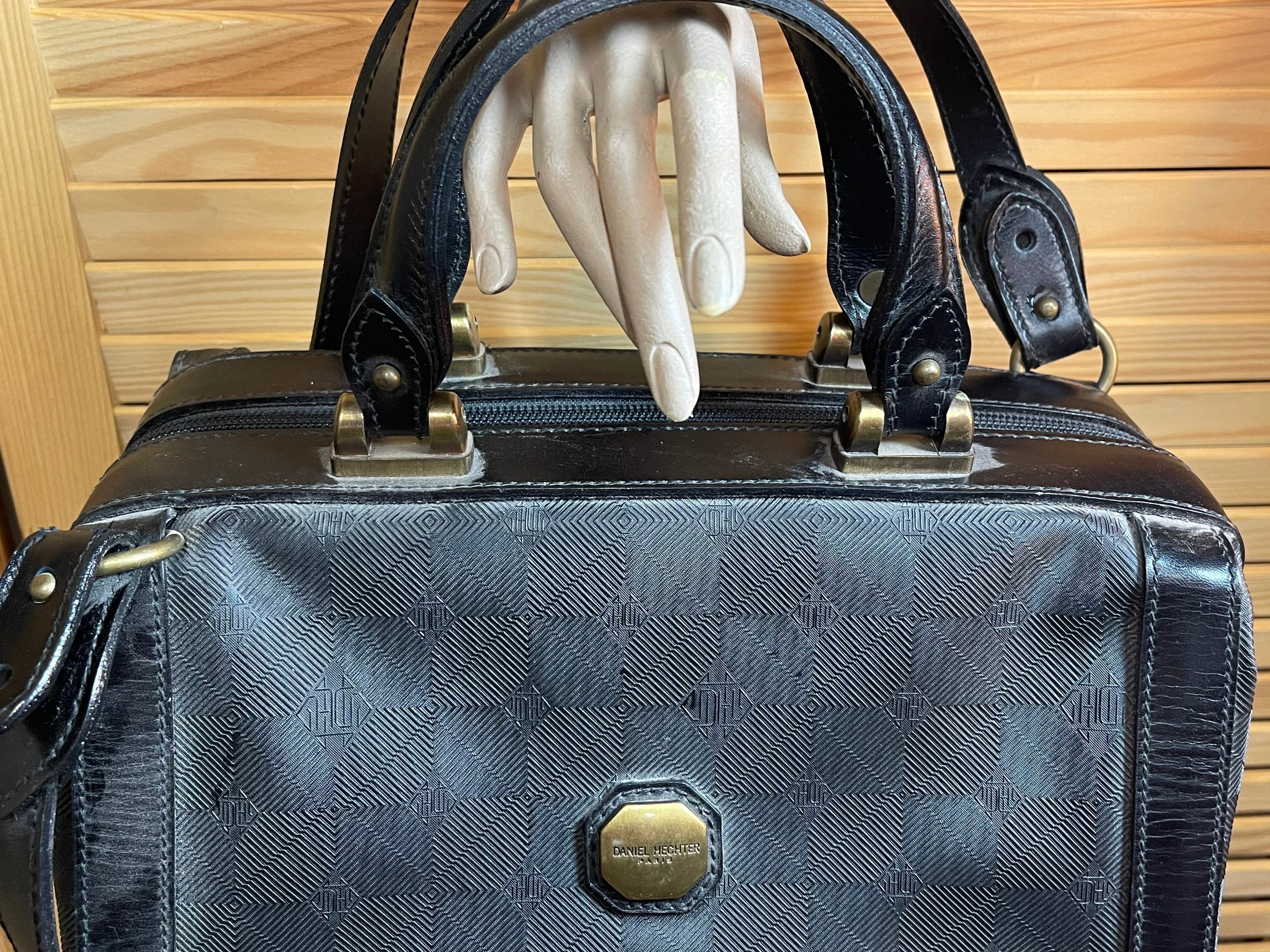 Daniel Hechter Paris Shoulder Bag Black Old-fashioned Suitcase Daniel Hechter Paris Shoulder Bag Black Old-fashioned Suitcase