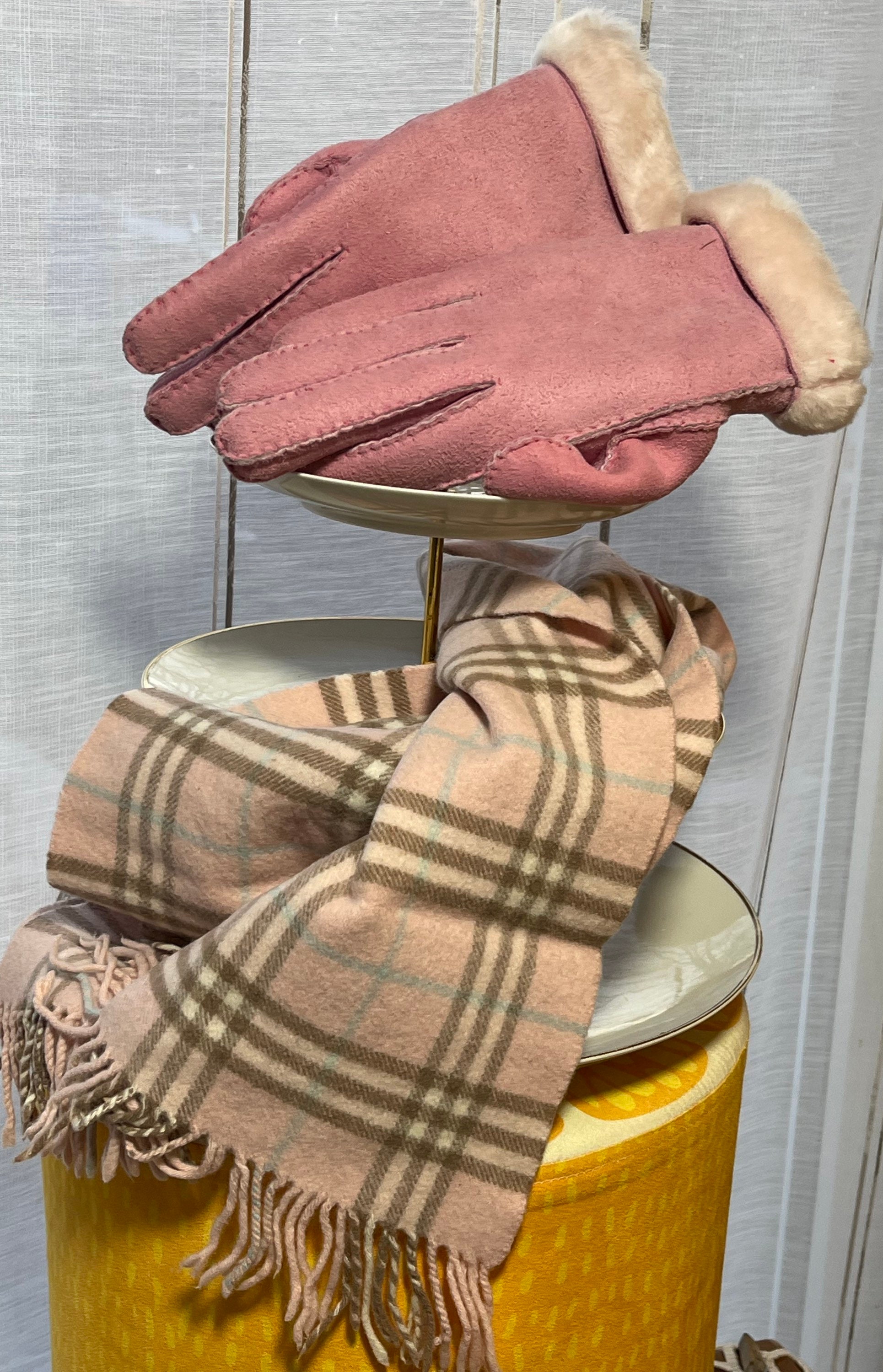 Burberry gloves pink outlet