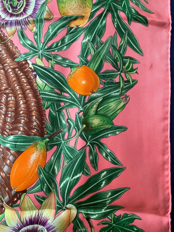 Foulard HERMÈS Vintage 'Fleurs Et Raisins' En Soie - Couleur Verte, Occasion