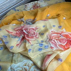 Hermes Mousseline La Rose apricot Anne Gavarni 140 cm silk transparent stole spring collector's item dewdrops flowers Easter Mother's Day