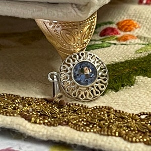 Pendant Aquamarine Silver rare round stone shine glow sky blue extravagant playful gift idea love