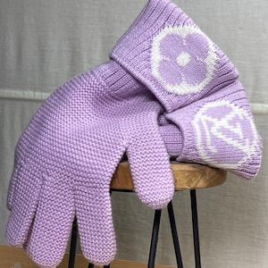 Louis Vuitton Gloves rose knitted glove Monogram extravagant ladylike finger glove business event accessory elegant Christmas