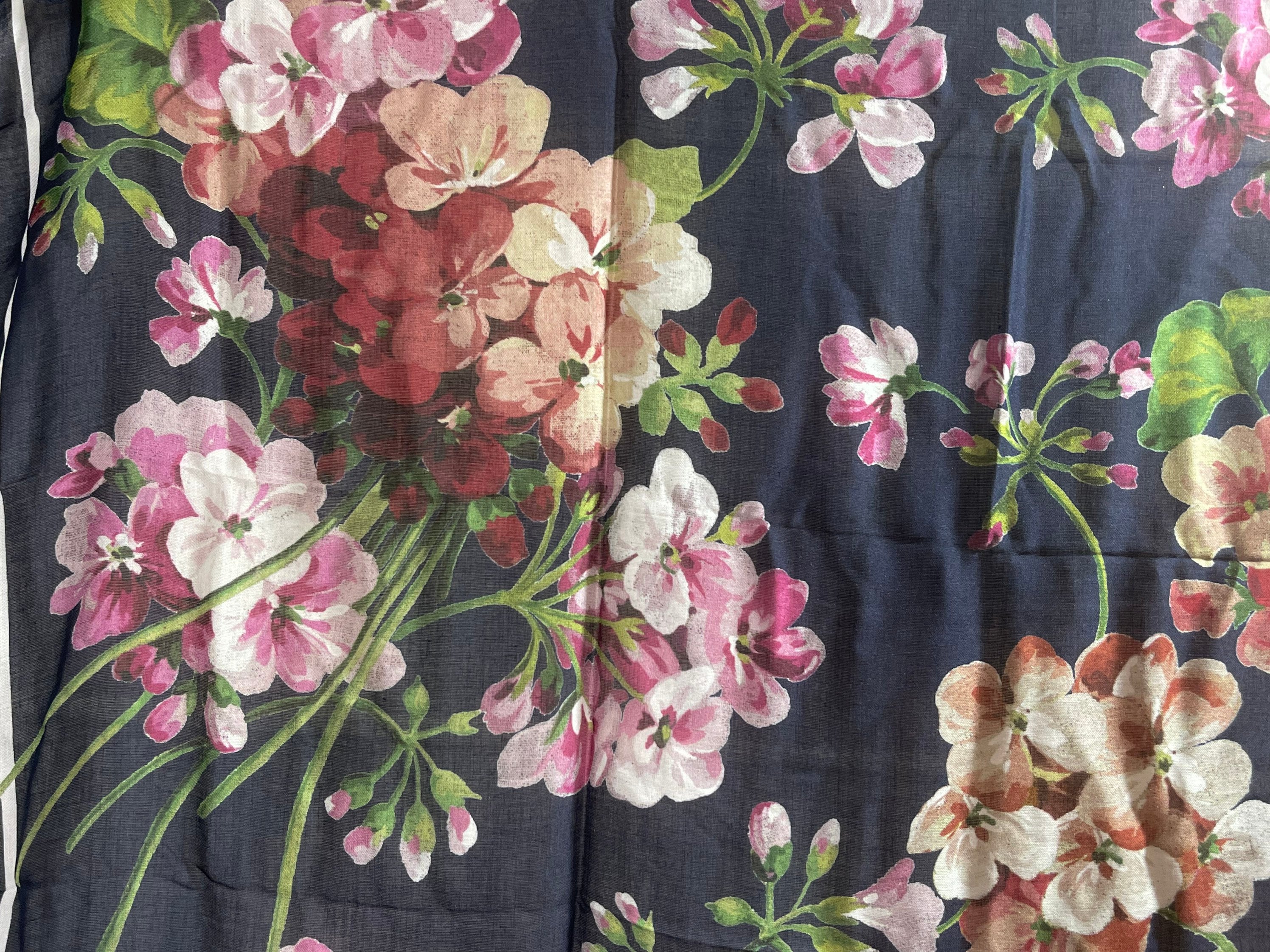 Gucci Modal Cloth Blooms Black Pink Carre Geant 140 Cm