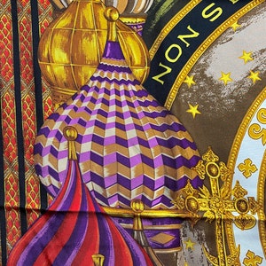 must de Cartier foulard foulard foulard en soie Noël exceptionnel dômes violets or basilique
