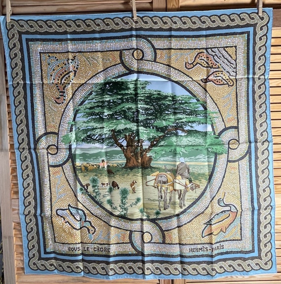 Hermès Sous le Cèdre シルクスカーフ Hermès Sous le Cèdre シルクスカーフ org.jpg