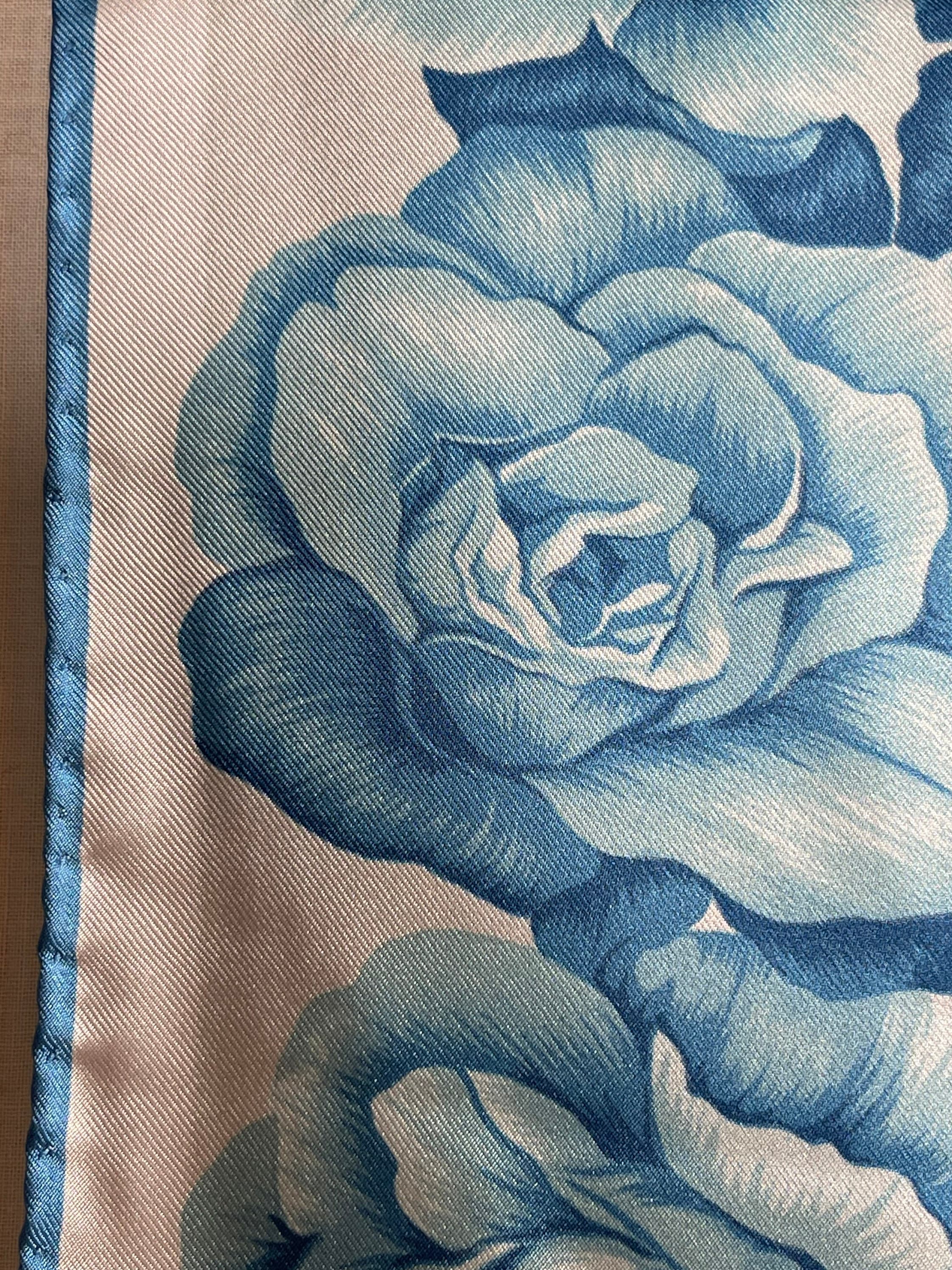 Foulard En Soie JOOP! Vintage - 90x90 Cm, Occasion, Couleur Grise, En Bon état Général
