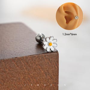 16G Daisy Cartilage Earring/Helix Earring/Conch Earring/Butterfly Tragus Piercing Jewelry/Cartilage Stud/Stud Earrings/Back to school