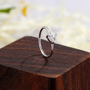 Piercing al naso a forma di cuore in argento sterling: piercing alla narice a spirale da 20 g