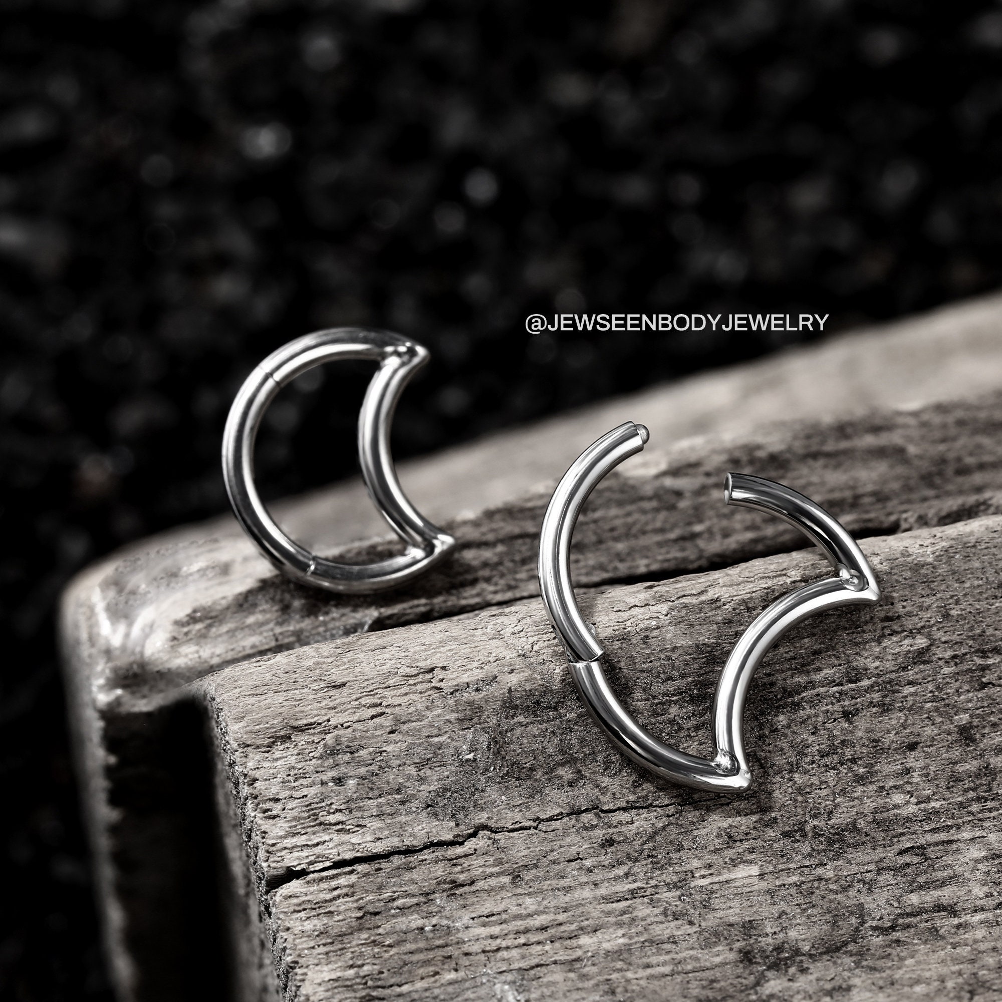 Gouden piercing ring met hartvorm en heldere kristallen - Right