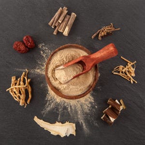 Bálsamo/grasa Indian Growth Neem & Curry con 67 ingredientes, jengibre azul, cola de caballo y shatavari. Fortalece, hidrata y ayuda a combatir la sequedad y la descamación del cuero cabelludo. imagen 3