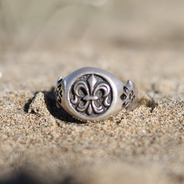 Bague fleur de lys. Bague masculine. Bague unisexe. Bague en argent 925. Bague motard. Bague celtique. Anneau nautique. bague wicca