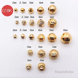 Peut inclure: Une collection de perles dor&eacute;es de diff&eacute;rentes tailles et styles, lisses, &agrave; facettes et textur&eacute;es. Les tailles varient de 2 mm &agrave; 6 mm. L'image comprend le texte "G18K" et "@AngelJewBoutique".