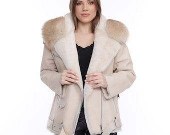 Manteau femme beige shearling avec capuche fourrure et ceinture