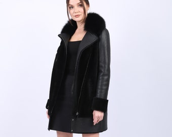 Abrigo mujer largo shearling con cuello de piel de zorro