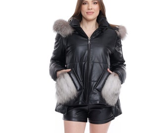 Chaqueta mujer negra puffer de cuero con capucha de piel