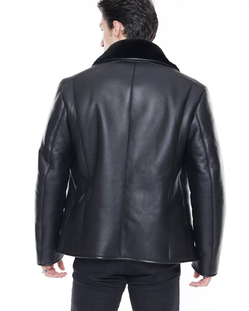 Svart herrkappa i fårskinn, vinterkappa i äkta fårskinn, premiumkappa med knappar, klassisk handgjord herrkappa bild 9