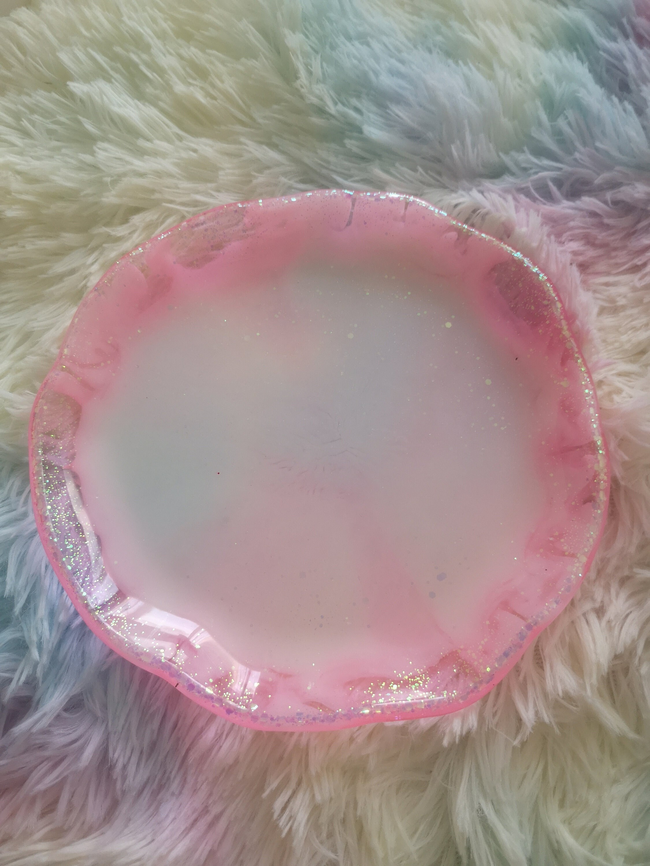 Assiette de Présentation Faite Main en Résine Epoxy