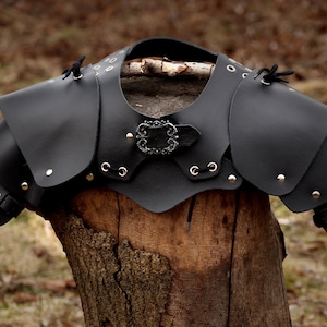 Gorget Pauldon Set Leather Armor Costume for LARP