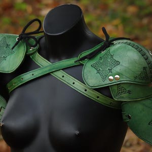 Pauldrons Warrior Woman - Haley Shoulders
