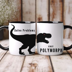 Taza de DnD "Resuelve problemas, lanza Polimorfia", taza divertida de dinosaurio de Dungeons and Dragons, regalo para Dungeon Master, taza de café para juegos de rol, taza de mago