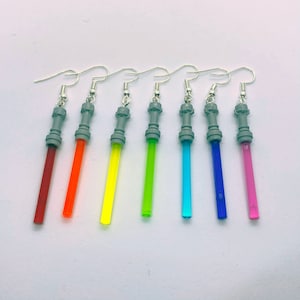 レンガのサーベルイヤリング | ハンドメイドの英国販売業者 | 本物のレンガ | オタクっぽい風変わりなジュエリー | フォースと共にあらんことを