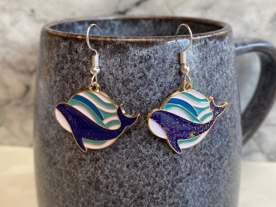 Orecchini Pendenti A Balena Blu In Acrilico – Gioielli A Tema Oceano Per Donna – Regalo Estivo Con Sacchetto Di Velluto