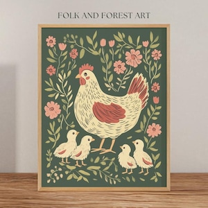 Op de afbeelding: Een digitale illustratie van een witte hen met rode accenten en vier kuikens in een groene bloementuin met roze bloemen. De tekst "FOLK AND FOREST ART" staat bovenaan de afbeelding.
