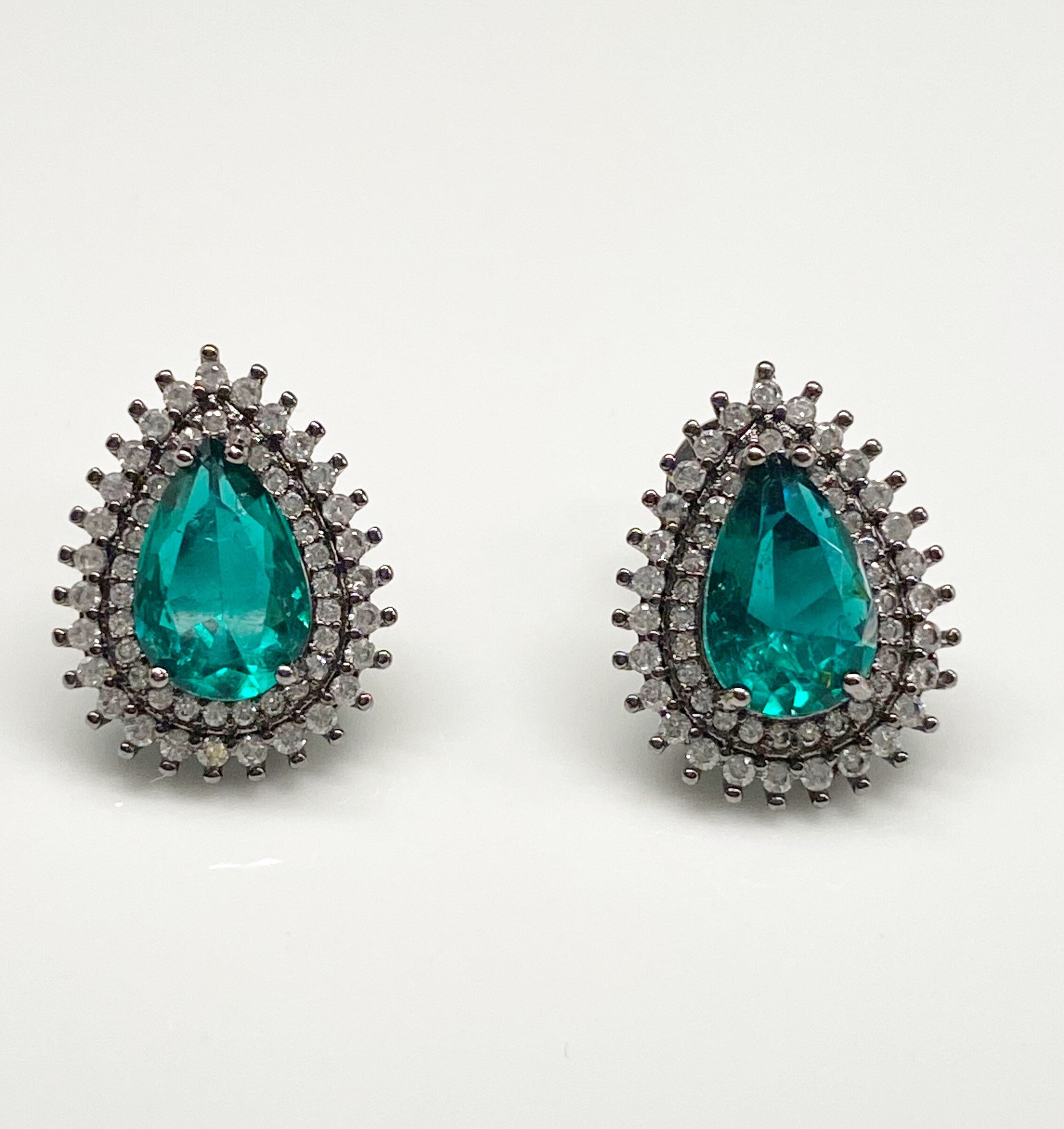 Beautiful jewel set. Green color . Necklace and earrings green Etsy