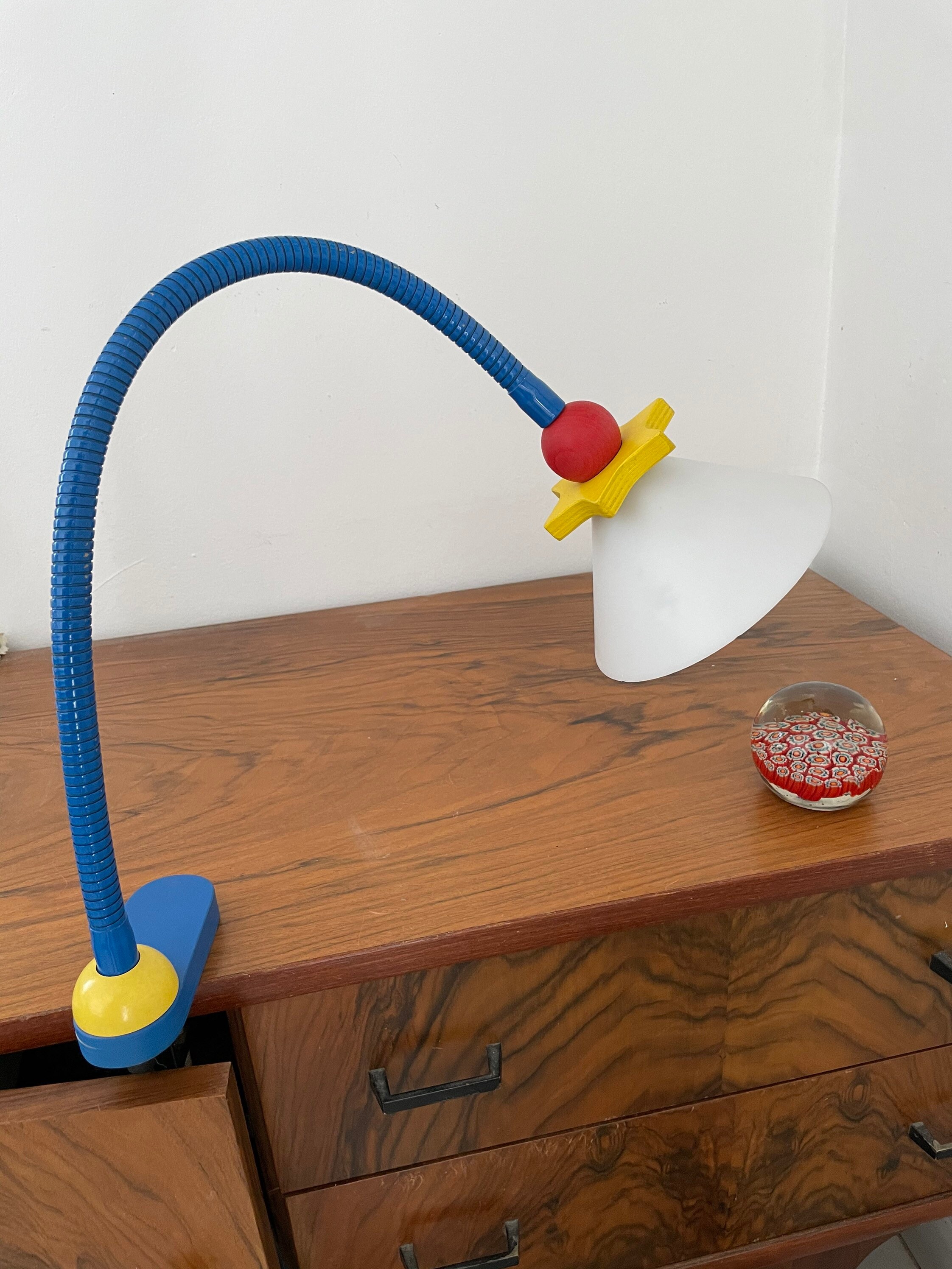 Lampe de Bureau Articulée Serpent Ikea Memphis Milano Ettore Sottsass Couleurs Primaires Bleu Rouge 