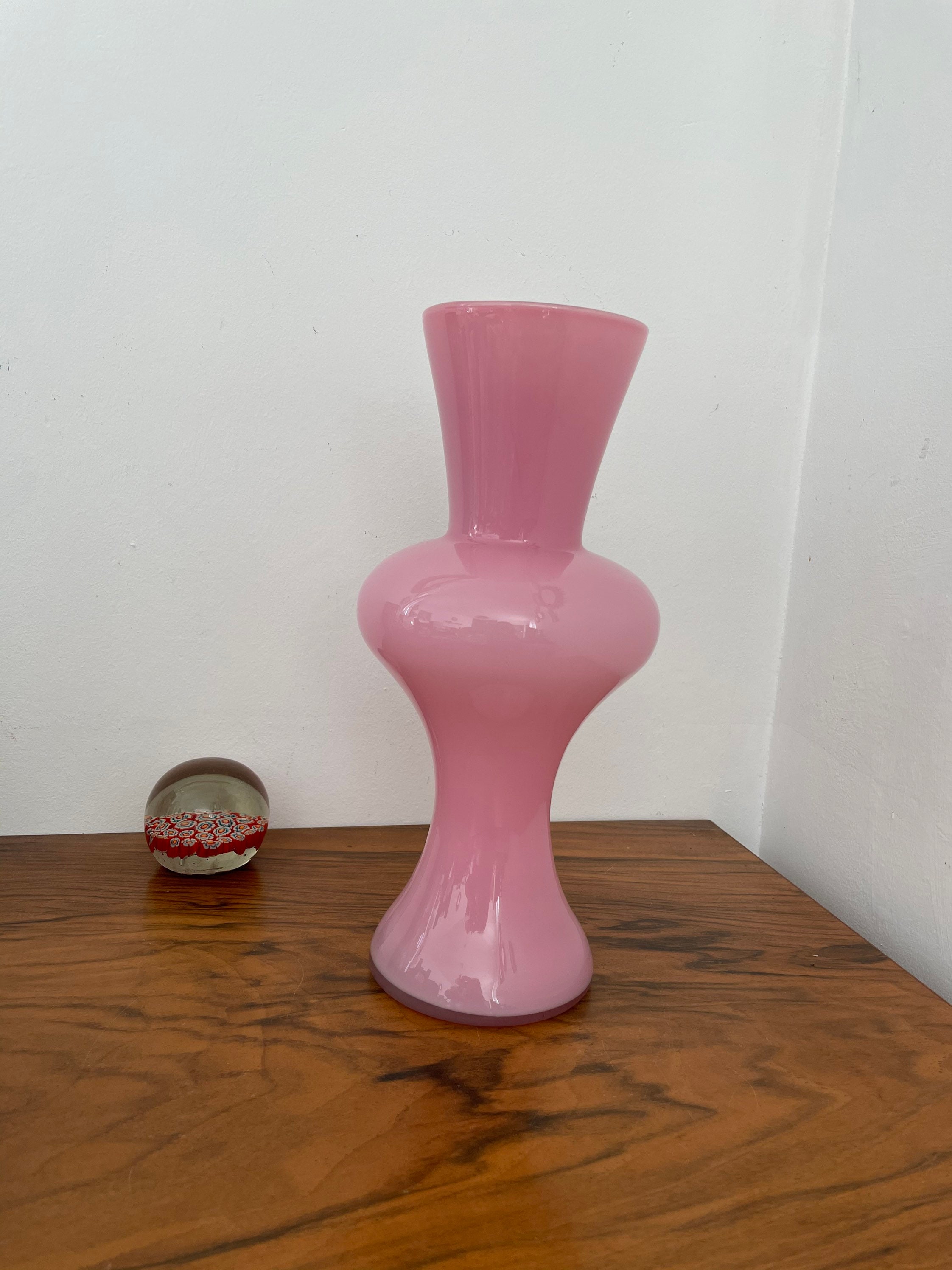 Grand Vase Opaline Contemporain Rose Pastel Verre Glass Milk White Opal Forme Champignon Vintage 80 