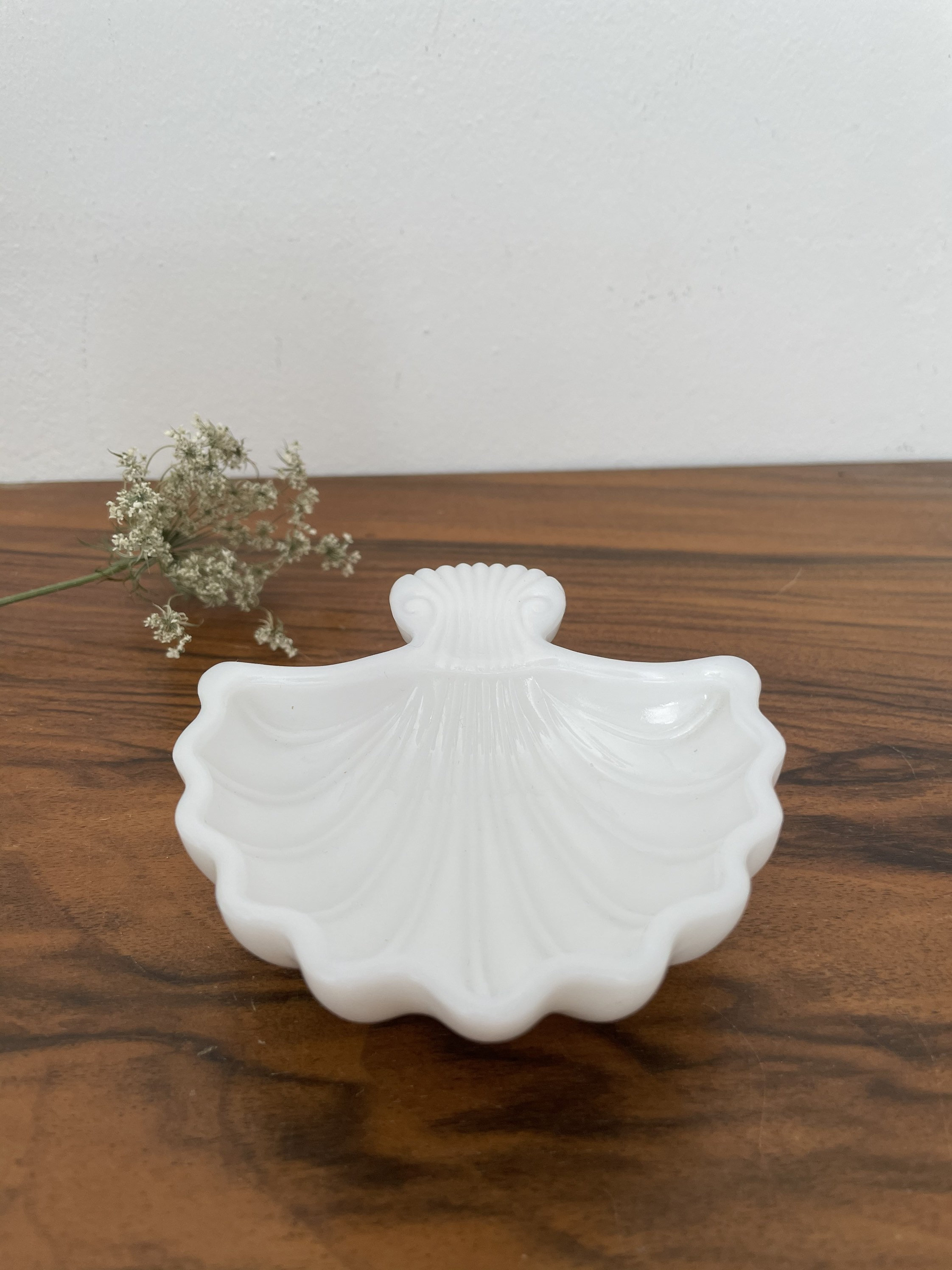 Vide Poche Coquillage en Opaline Arcopal Glass Milk Vintage Français Baguier Coquille Porte Savon Id