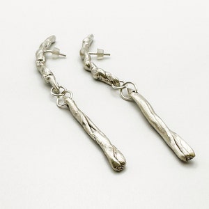 Handgjorda långa örhängen i sterlingsilver: Minimalistiska hängande smycken
