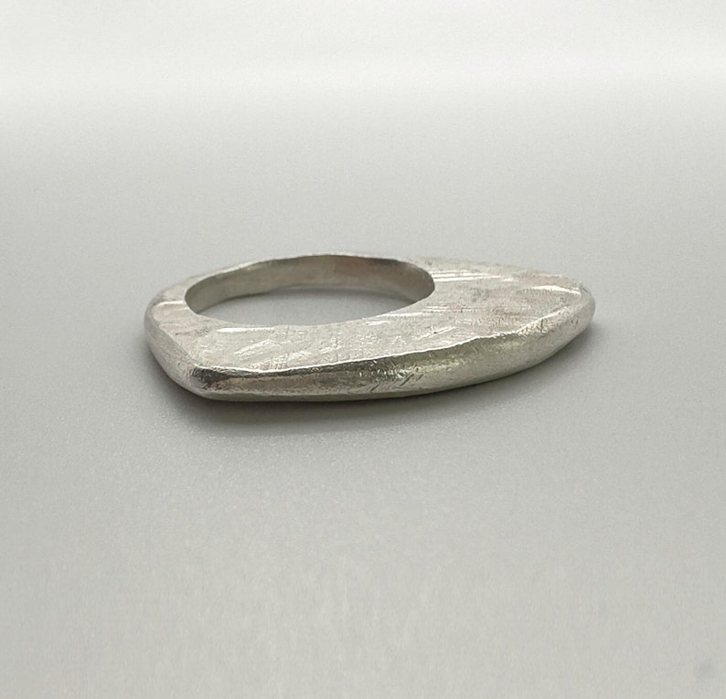 thin geometric stack ring