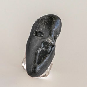 Anel de escultura facial, anel preto, anel escultural, anel de prata ajustável, anel facial de escultura em argila, anel de declaração, joias artesanais