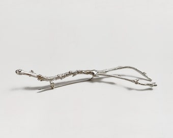 Botanische broche, handgemaakte zilveren takje pin, zilveren tak broche, minimalistische, moderne botanische sieraden, hedendaagse kunst sieraden