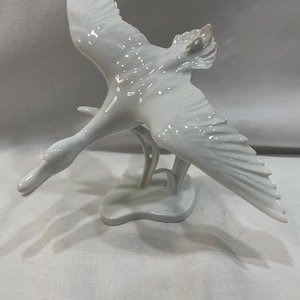 Kaiser Porcelain Bird