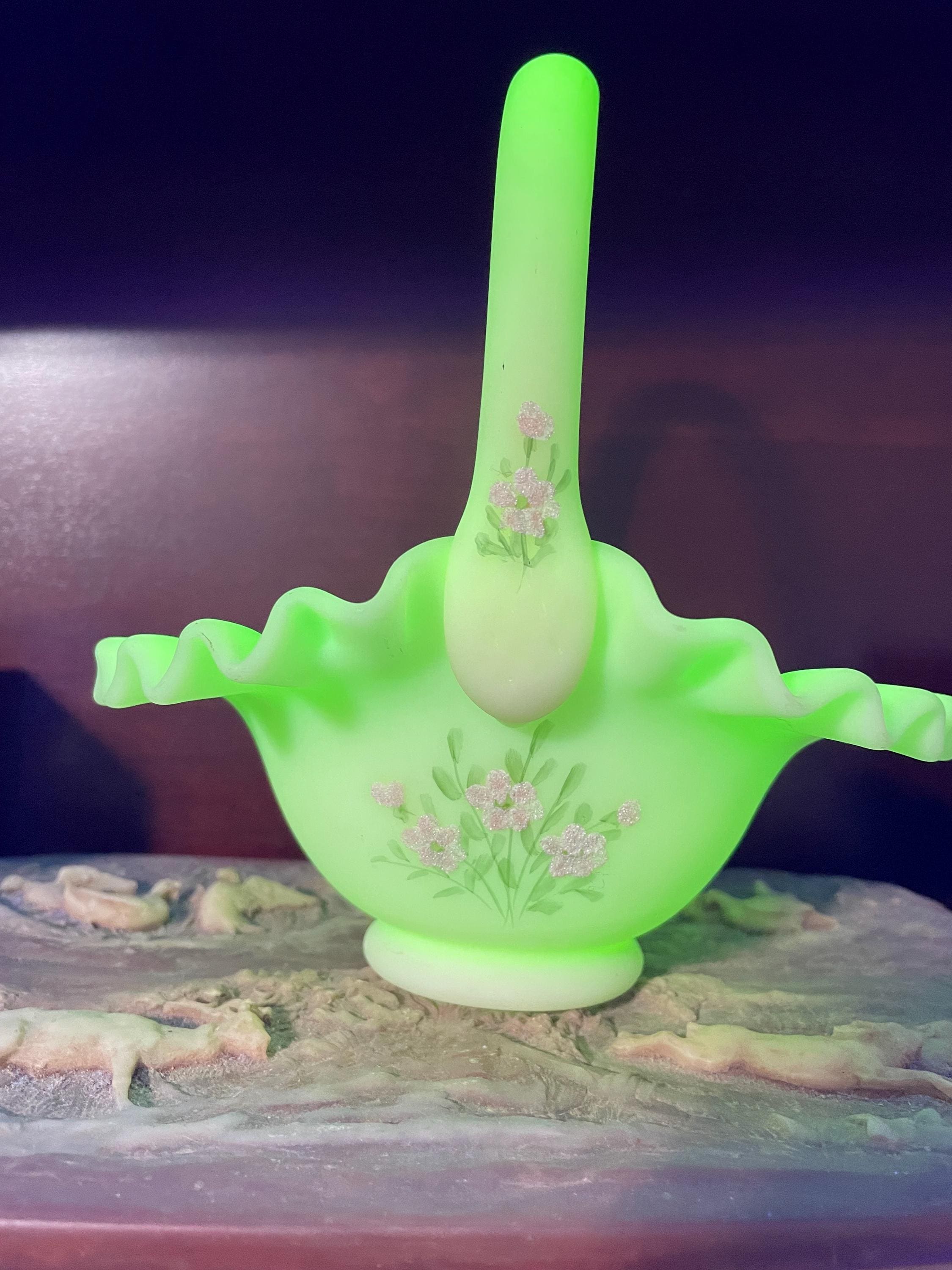 フェントン　バスケット　ローズガーデン Fenton Glass Bride Basket Raffled Lavender Blue Opalescent Cabbage