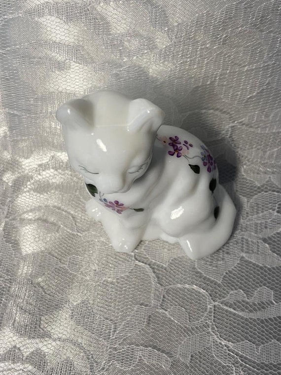 1970年代製 FENTON 花柄 猫 フェントン 白 ホワイト 置物 Fenton Art Glass Cat/white/hand-painted & Signed Figurine