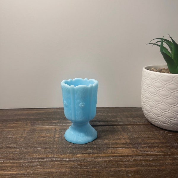 Fenton pedestal toothpick holder in a daisy pattern, blue custard