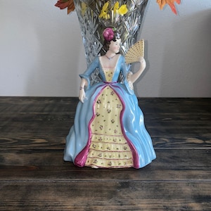 Rare Figurine Lady 9493