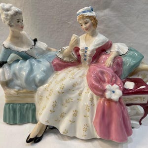 ロイヤルドルトン　置物 フィギュリン THE LOVE LETTER Royal Doulton Love Letter - Etsy