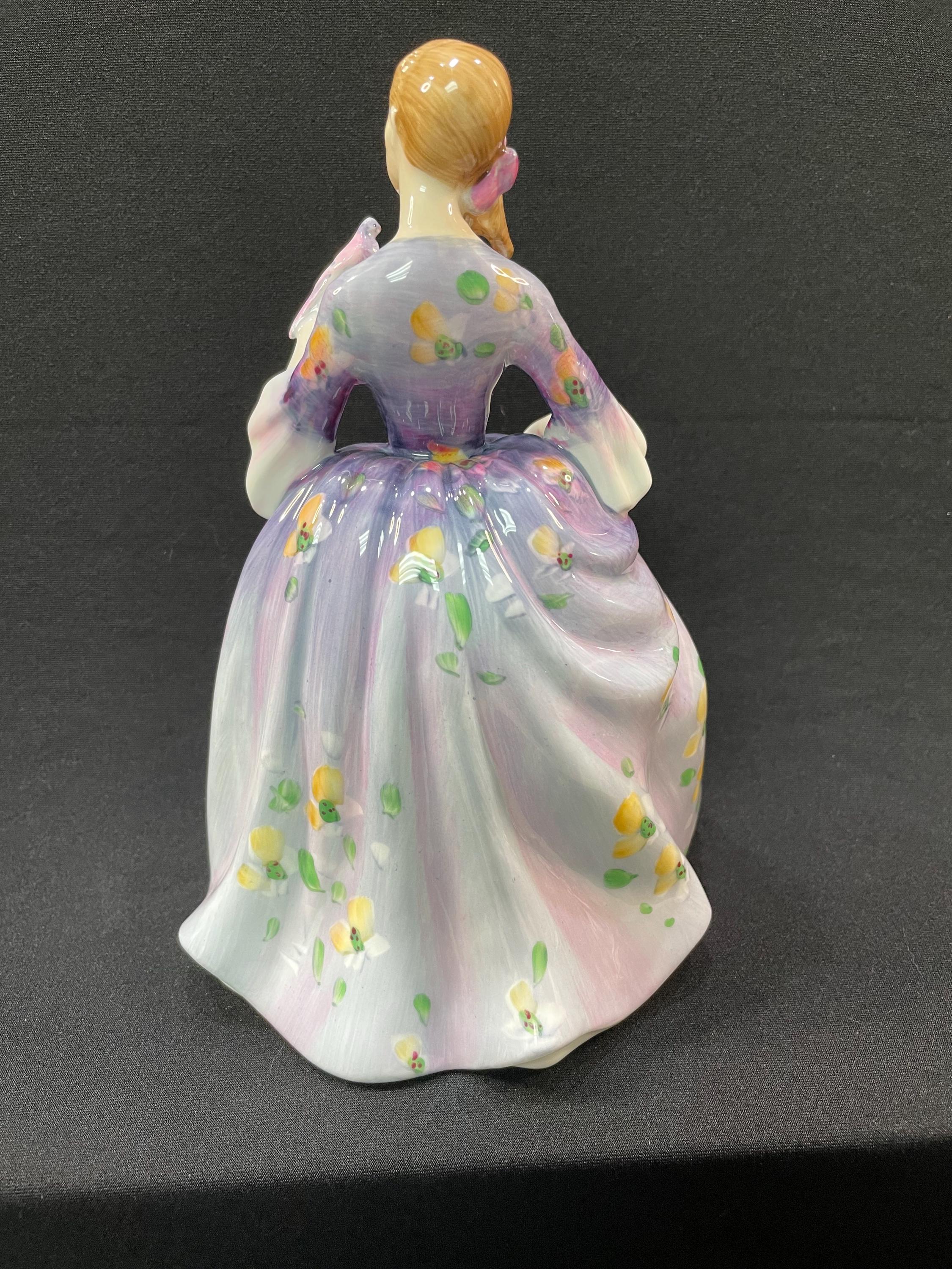 ロイヤルドルトン　ニコラ　フィギュリン イギリス ROYAL DOULTON(ロイヤルドルトン) 「LOVING YOU