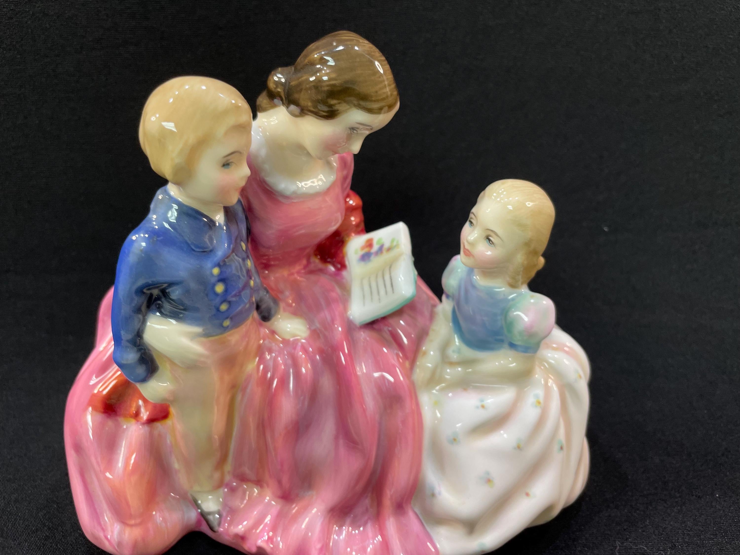 ロイヤルドルトン「The Bedtime Story」フィギュリン Bedtime Story