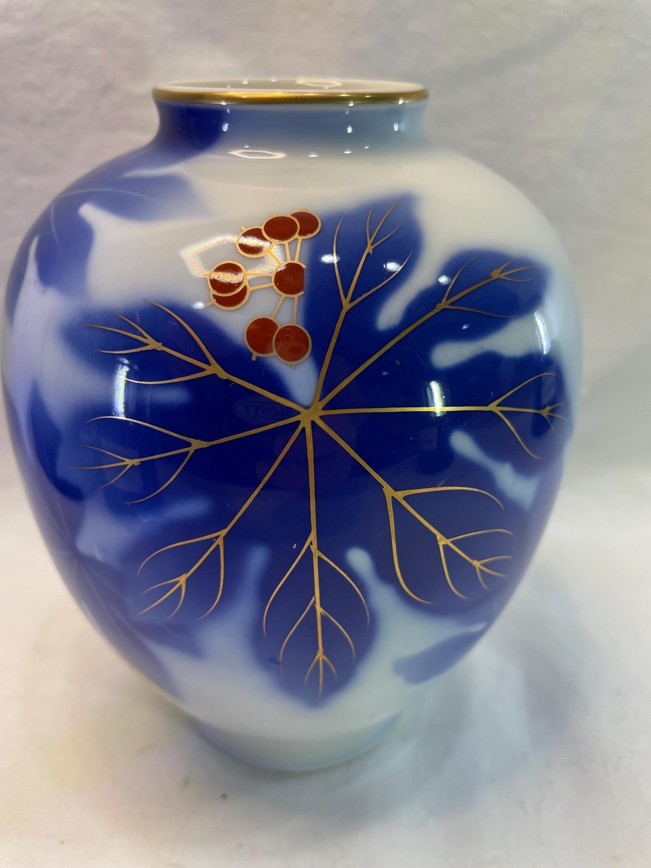 有田焼　深川製磁　青い葉と花の装飾の陶器花瓶　希少 2026年最新】深川製磁 花瓶の人気アイテム - メルカリ