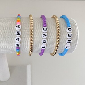 Pulseiras personalizadas com nome frisado | pulseiras com palavras | pulseira de contas coloridas | pulseira personalizável | pulseira com nome | pulseiras