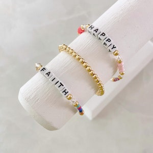 pulseira funfetti | pulseira de contas personalizada | pulseira de letras quadradas | pulseira de miçangas | pulseira elástica | pulseira inspiradora